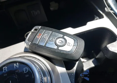 2021 Ford Explorer Xlt z USA, uszkodzony, nr VIN 1FMSK8DH5MGB29302